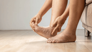 Symptoms to Watch For if You Have Weak and Heavy Legs