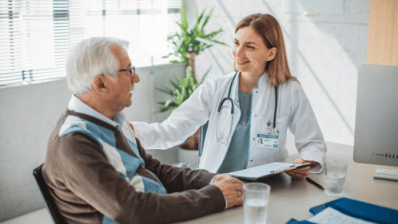Varithena Vs. Venaseal: Which Non-Thermal Vein Treatment Fits You? 4 Doctor consulting with patient regarding vein treatment options.