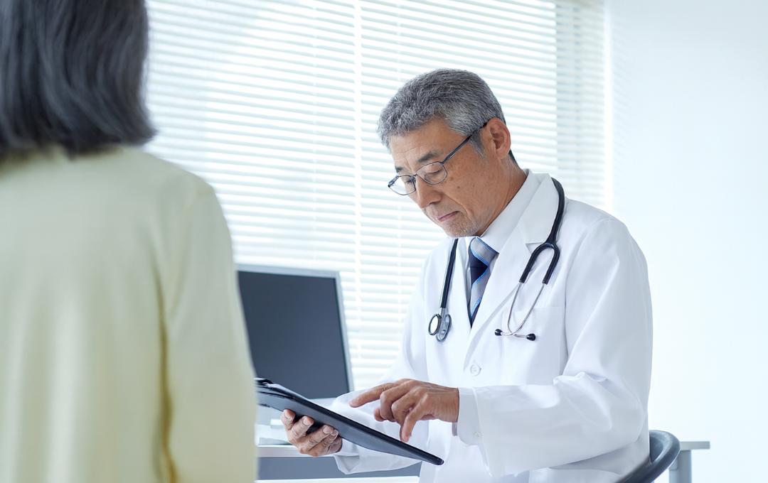 Are Spider Veins Dangerous? 5 Doctor reviews a patient's spider veins before recommending treatment